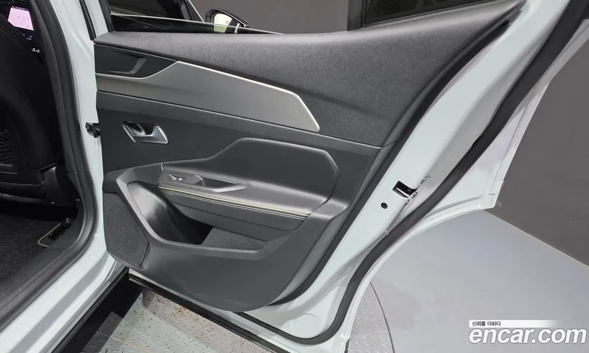 Peugeot 408 2024 1.2 автомат (гидро), фото 15