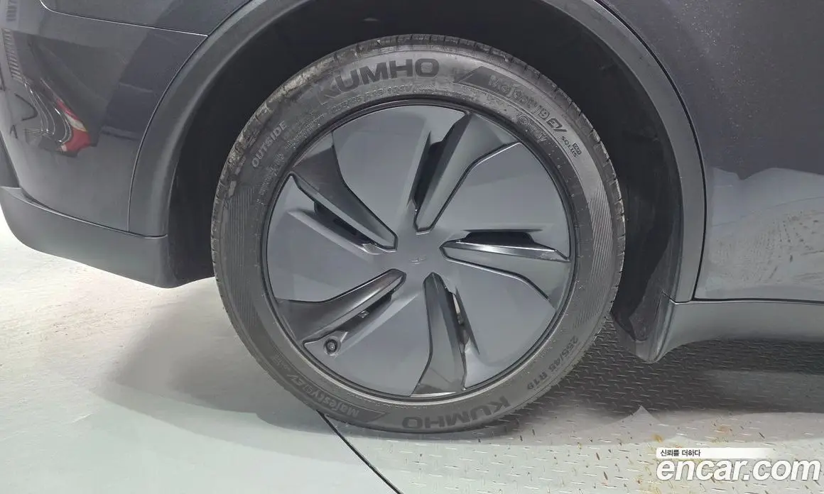 Tesla Model Y 2025 0.2 автомат (гидро), фото 4 Tesla Model Y 2025 0.2 автомат (гидро), фото 4