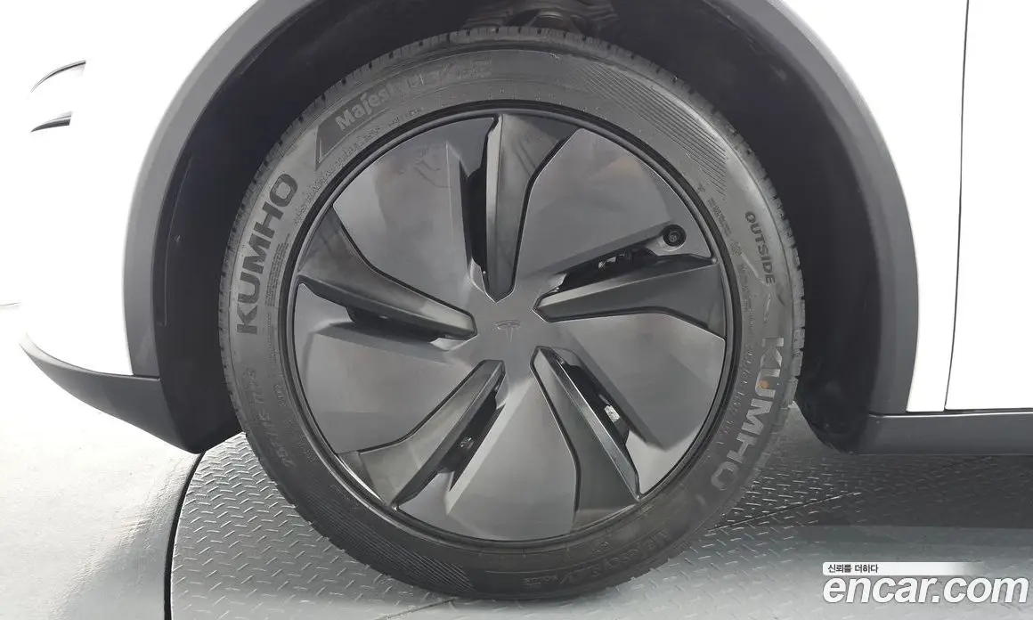 Tesla Model Y 2025 0.2 автомат (гидро), фото 4 Tesla Model Y 2025 0.2 автомат (гидро), фото 4