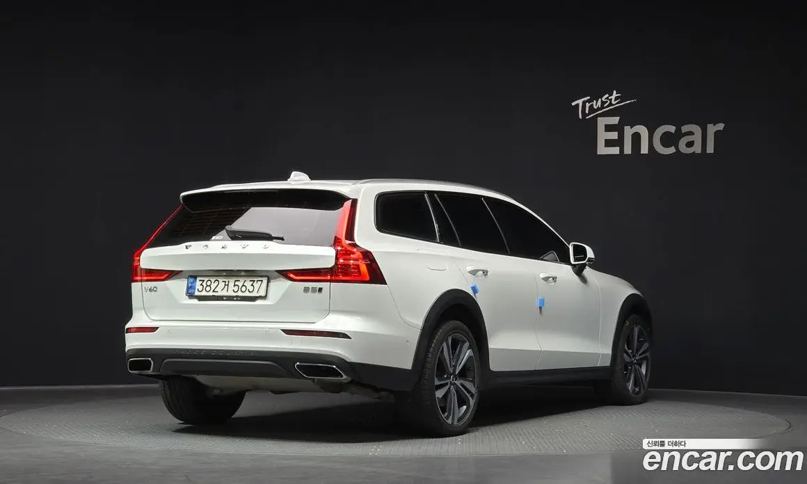 Volvo V60 2021 2.0 автомат (гидро), фото 2 Volvo V60 2021 2.0 автомат (гидро), фото 2