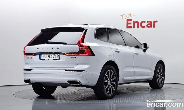 Volvo XC60 2021 2.0 автомат (гидро), миниатюра 2
