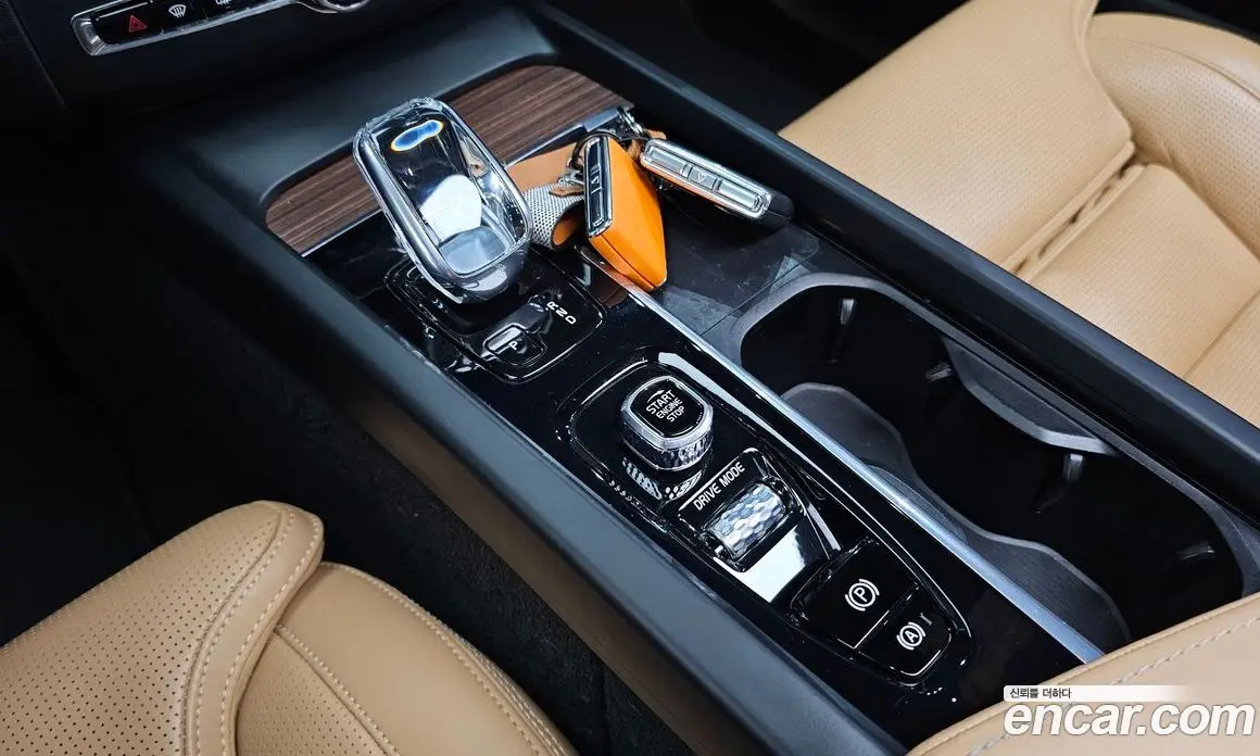 Volvo XC60 2021 2.0 автомат (гидро), фото 12