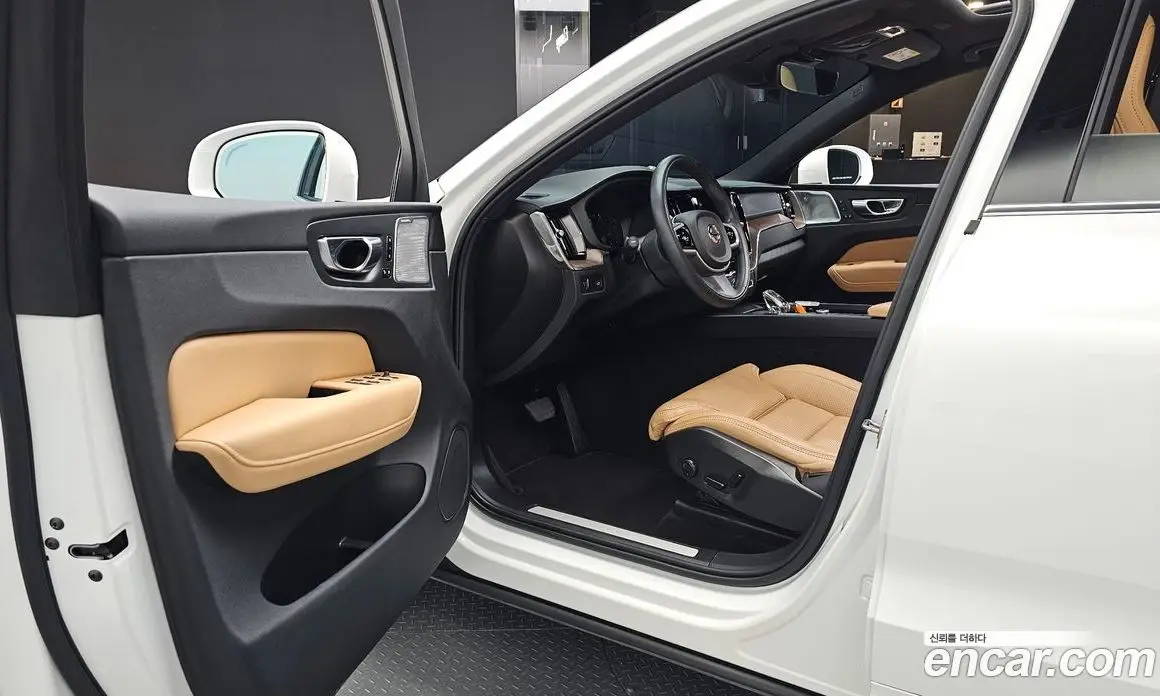 Volvo XC60 2021 2.0 автомат (гидро), фото 13