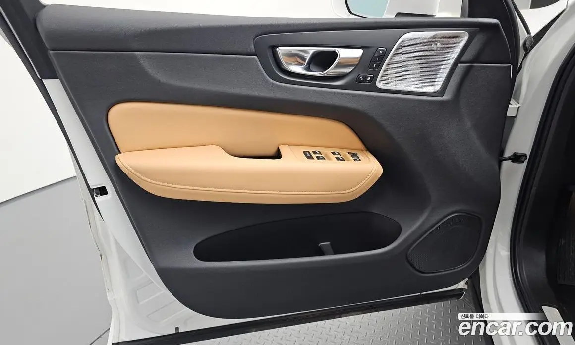 Volvo XC60 2021 2.0 автомат (гидро), фото 14