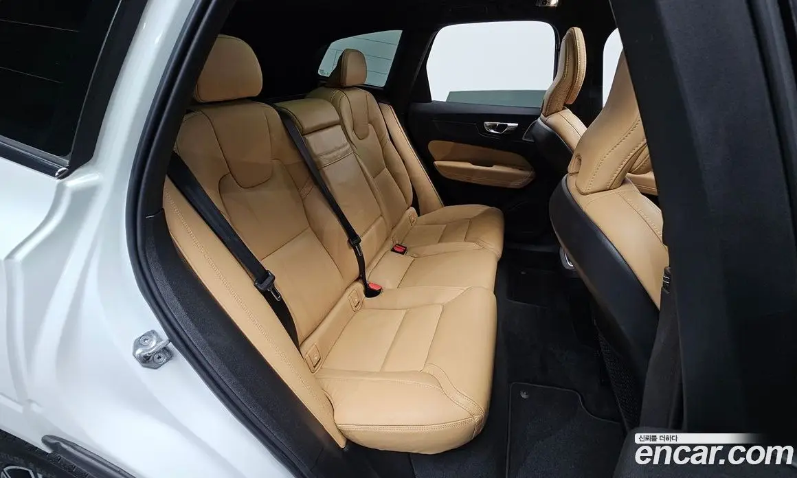 Volvo XC60 2021 2.0 автомат (гидро), фото 17