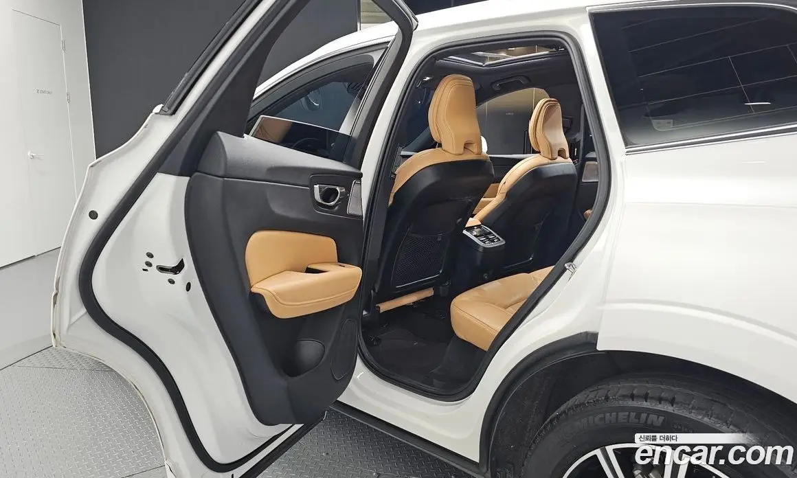 Volvo XC60 2021 2.0 автомат (гидро), фото 18