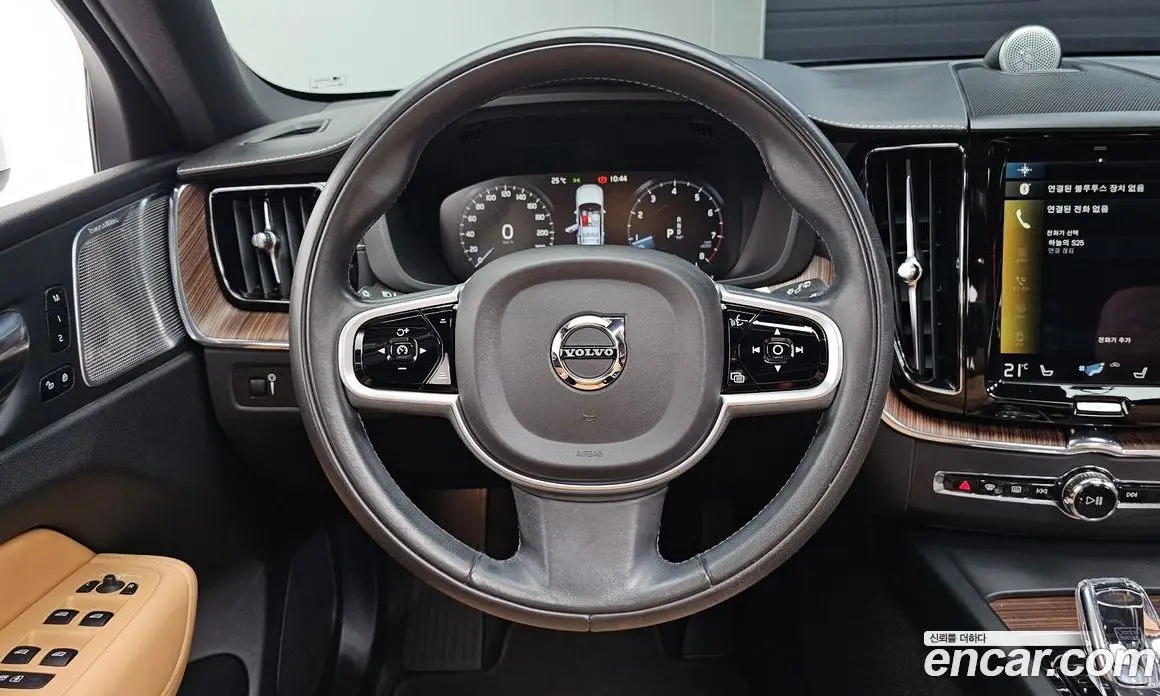 Volvo XC60 2021 2.0 автомат (гидро), фото 19