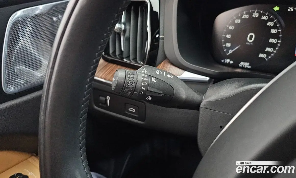 Volvo XC60 2021 2.0 автомат (гидро), фото 26