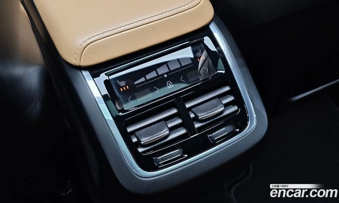 Volvo XC60 2021 2.0 автомат (гидро), фото 31