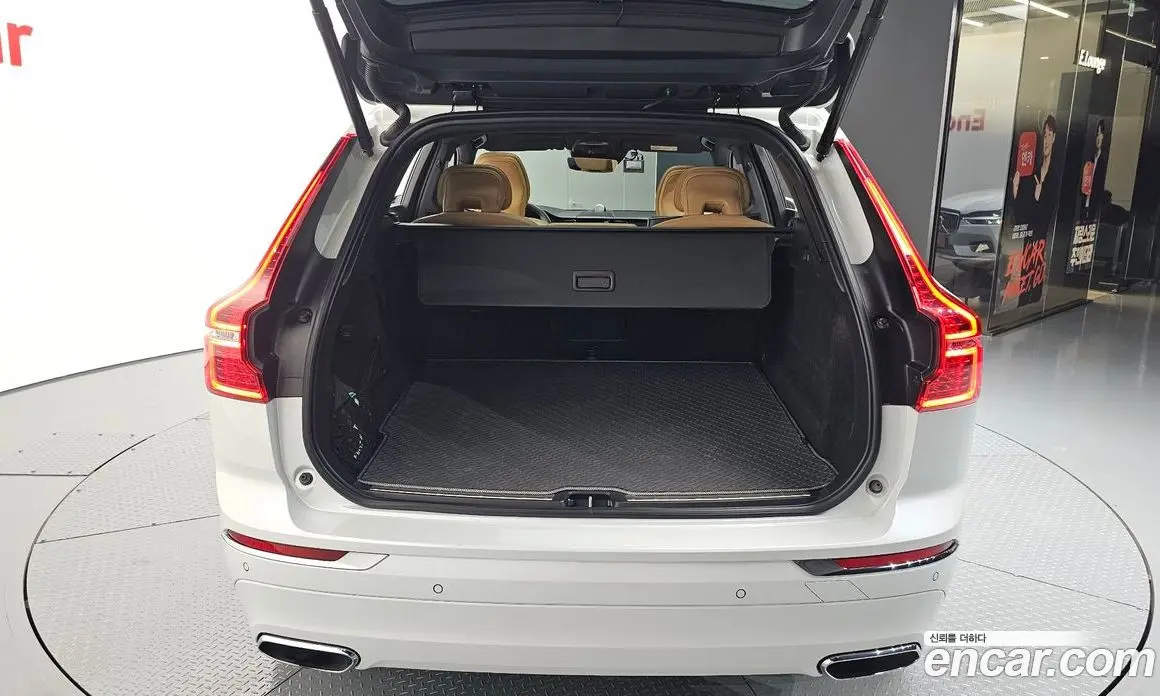 Volvo XC60 2021 2.0 автомат (гидро), фото 33