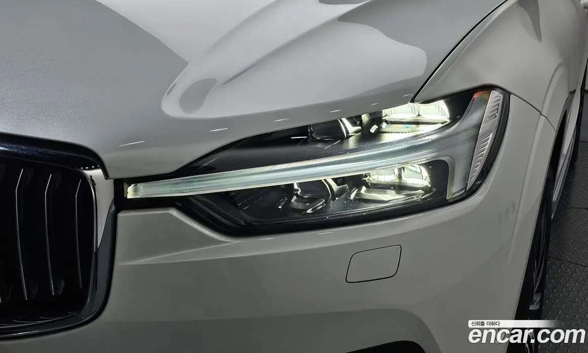 Volvo XC60 2021 2.0 автомат (гидро), фото 8