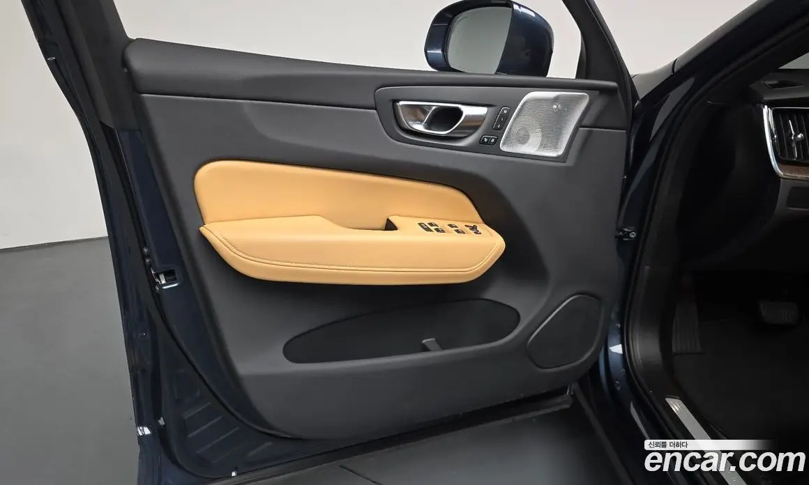 Volvo XC60 2024 2.0 автомат (гидро), фото 13