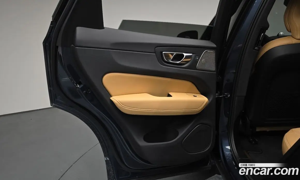 Volvo XC60 2024 2.0 автомат (гидро), фото 14