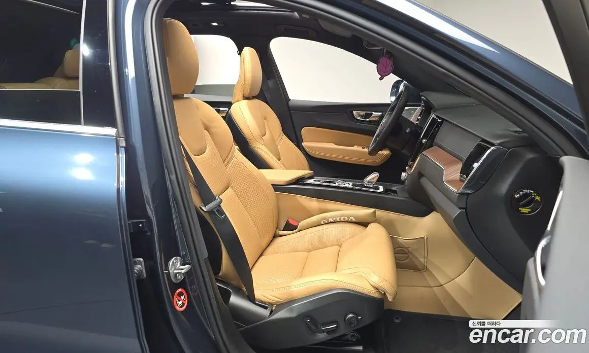 Volvo XC60 2024 2.0 автомат (гидро), фото 16