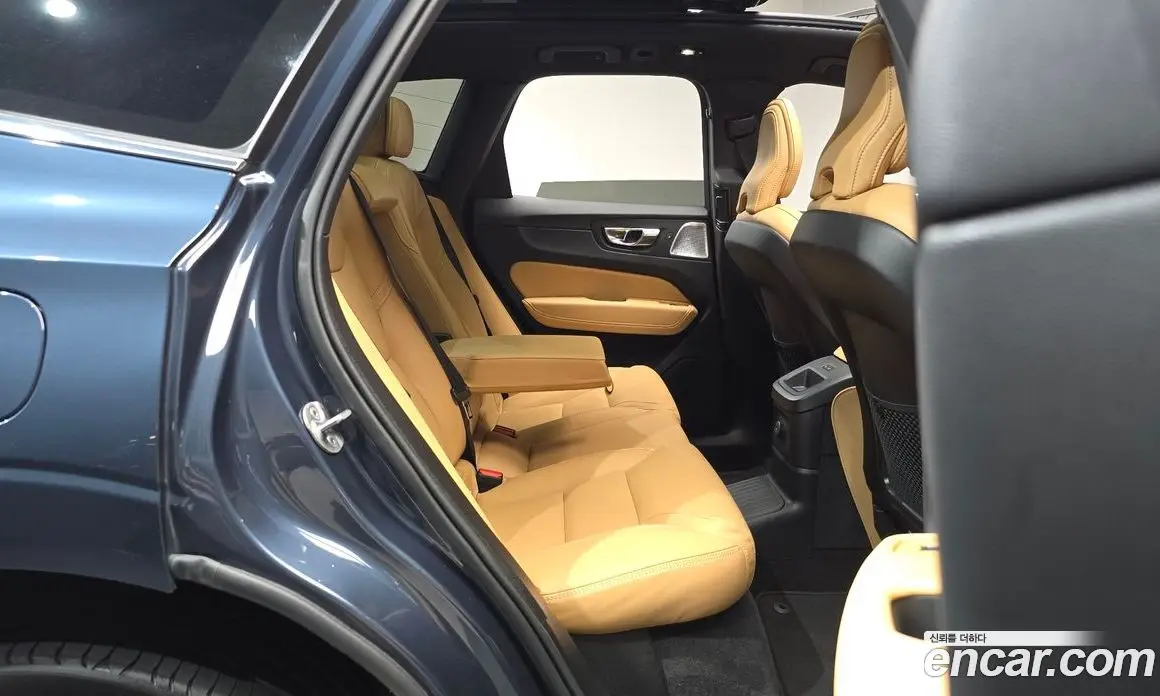 Volvo XC60 2024 2.0 автомат (гидро), фото 17