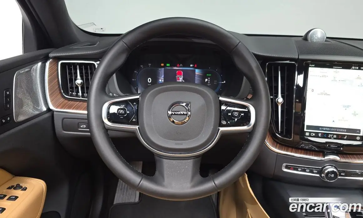 Volvo XC60 2024 2.0 автомат (гидро), фото 18