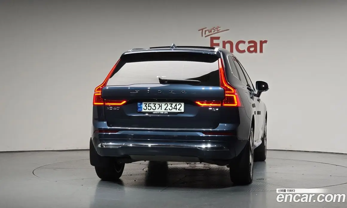 Volvo XC60 2024 2.0 автомат (гидро), фото 3