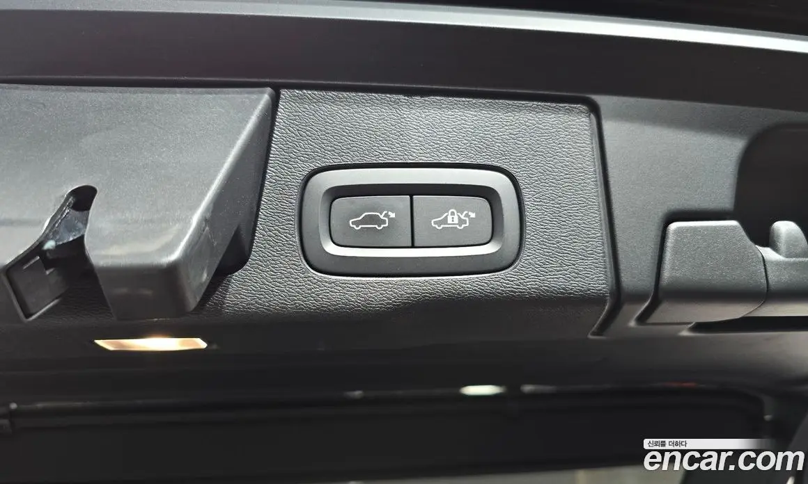 Volvo XC60 2024 2.0 автомат (гидро), фото 25