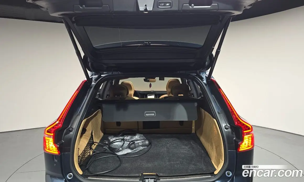Volvo XC60 2024 2.0 автомат (гидро), фото 28