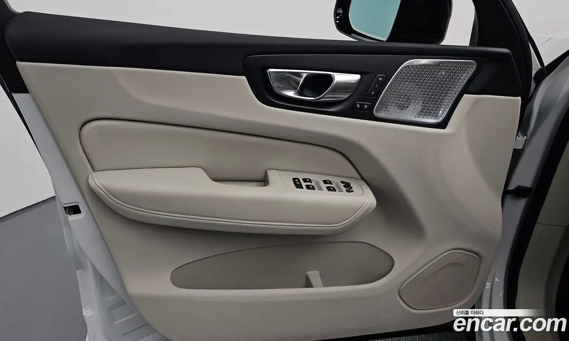 Volvo XC60 2025 2.0 автомат (гидро), фото 14 Volvo XC60 2025 2.0 автомат (гидро), фото 14