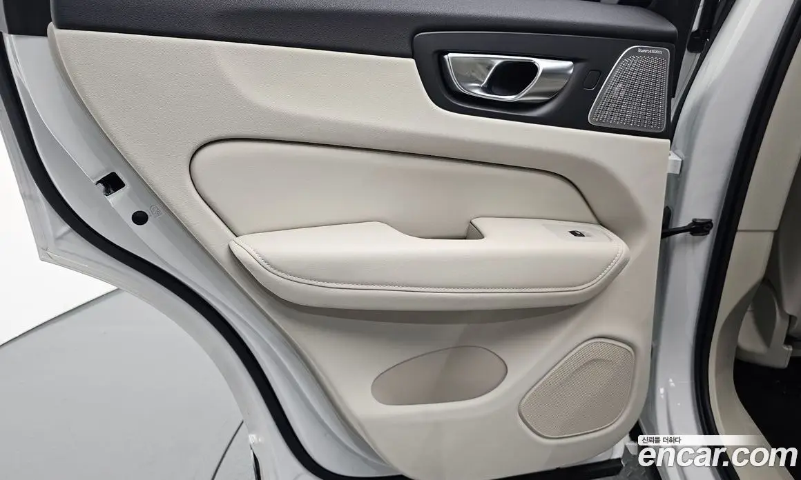 Volvo XC60 2025 2.0 автомат (гидро), фото 15 Volvo XC60 2025 2.0 автомат (гидро), фото 15