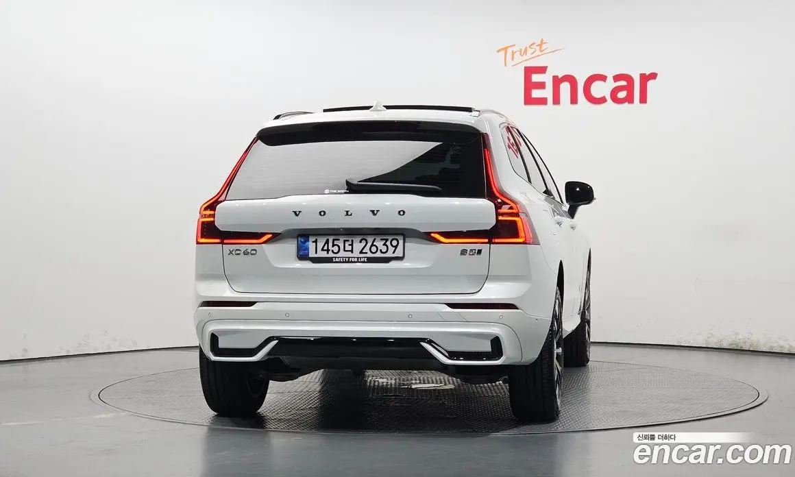 Volvo XC60 2025 2.0 автомат (гидро), фото 4 Volvo XC60 2025 2.0 автомат (гидро), фото 4