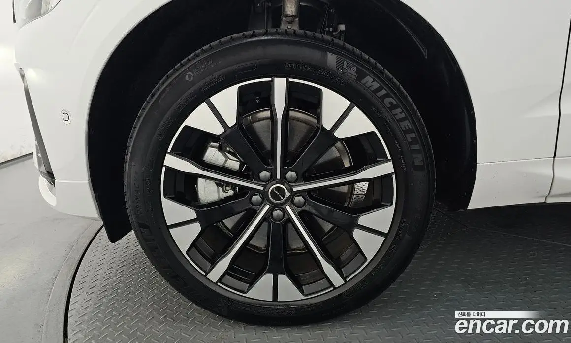 Volvo XC60 2025 2.0 автомат (гидро), фото 5 Volvo XC60 2025 2.0 автомат (гидро), фото 5
