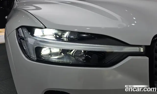 Volvo XC60 2025 2.0 автомат (гидро), миниатюра 8 Volvo XC60 2025 2.0 автомат (гидро), миниатюра 8