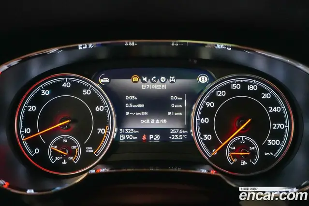 Bentley Bentayga 2020 4.0 автомат (гидро), миниатюра 6
