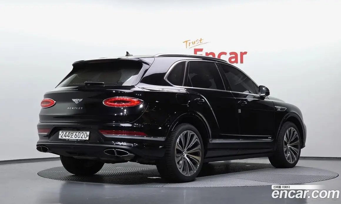 Bentley Bentayga 2023 4.0 автомат (гидро), фото 2 Bentley Bentayga 2023 4.0 автомат (гидро), фото 2