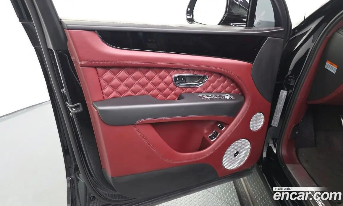 Bentley Bentayga 2023 4.0 автомат (гидро), фото 14 Bentley Bentayga 2023 4.0 автомат (гидро), фото 14