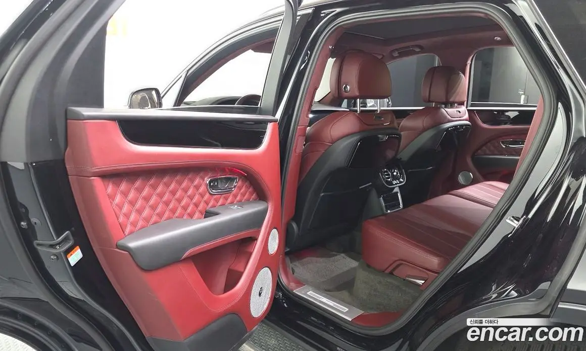 Bentley Bentayga 2023 4.0 автомат (гидро), фото 16 Bentley Bentayga 2023 4.0 автомат (гидро), фото 16