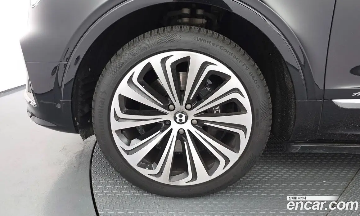 Bentley Bentayga 2023 4.0 автомат (гидро), фото 5 Bentley Bentayga 2023 4.0 автомат (гидро), фото 5