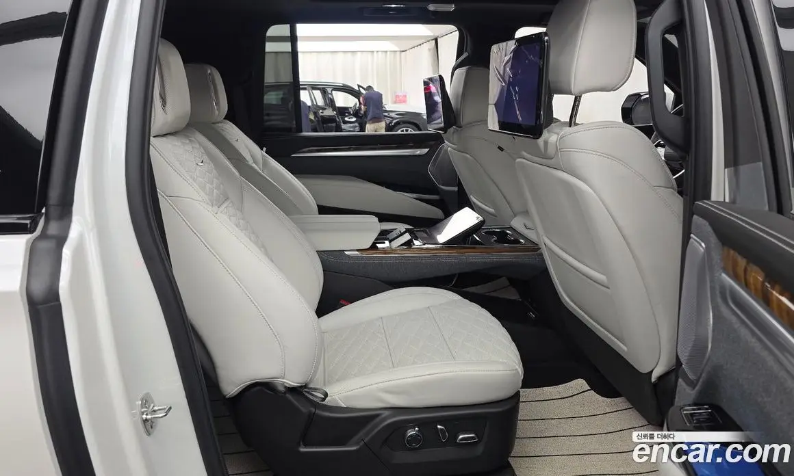 Cadillac Escalade 2025 6.2 автомат (гидро), фото 18 Cadillac Escalade 2025 6.2 автомат (гидро), фото 18