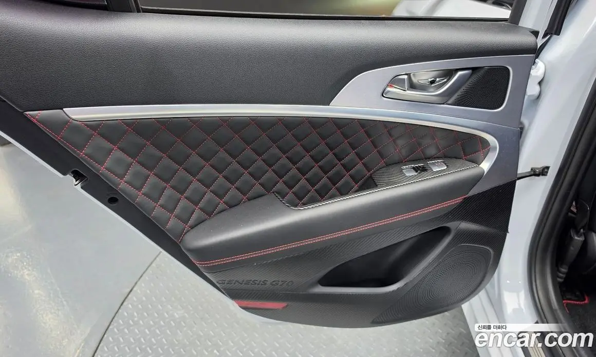 Genesis G70 2018 2.0 автомат (гидро), фото 14 Genesis G70 2018 2.0 автомат (гидро), фото 14