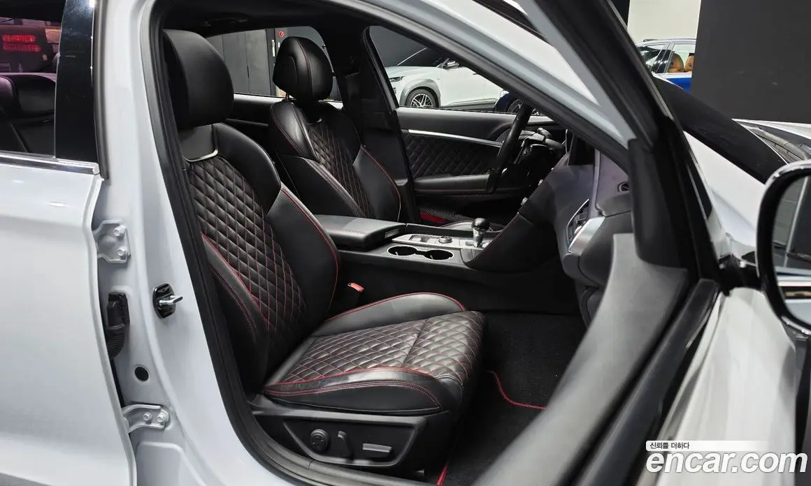 Genesis G70 2018 2.0 автомат (гидро), фото 15 Genesis G70 2018 2.0 автомат (гидро), фото 15