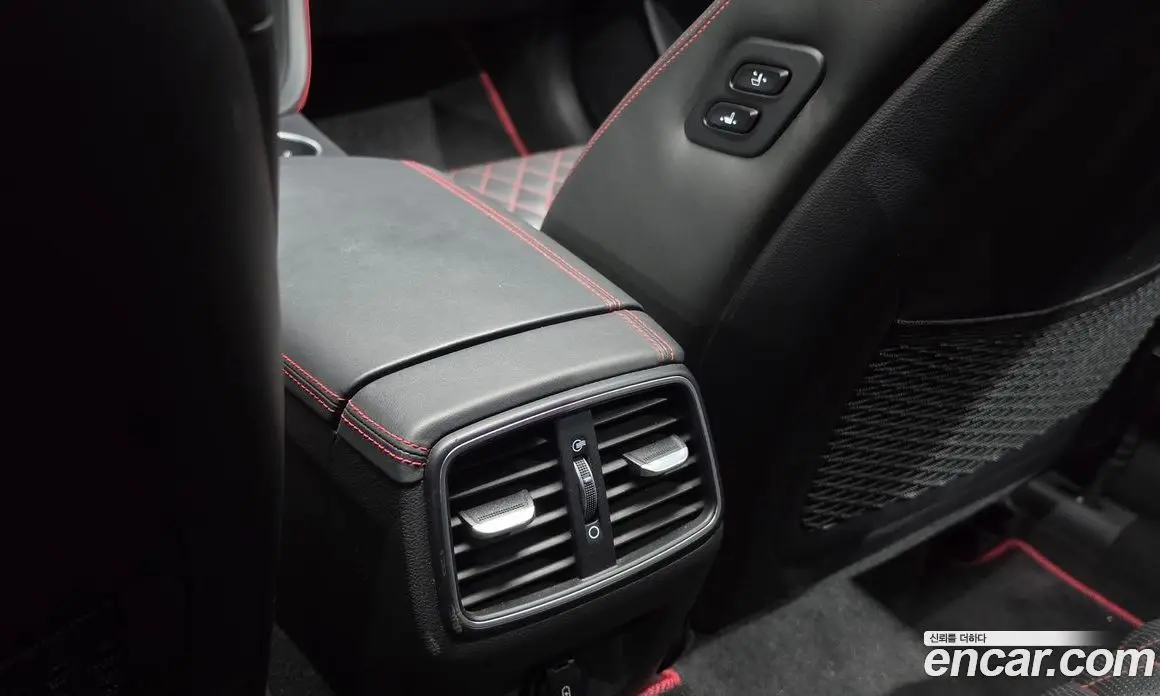 Genesis G70 2018 2.0 автомат (гидро), фото 26 Genesis G70 2018 2.0 автомат (гидро), фото 26