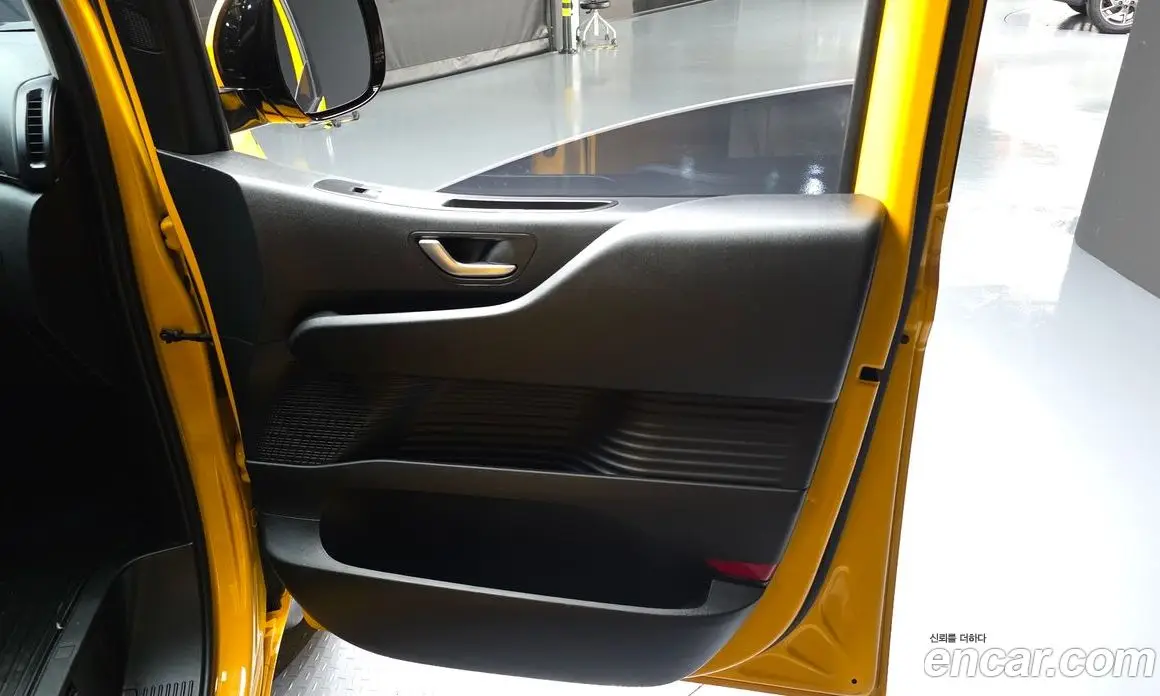 Hyundai Staria 2021 2.2 автомат (гидро), фото 11