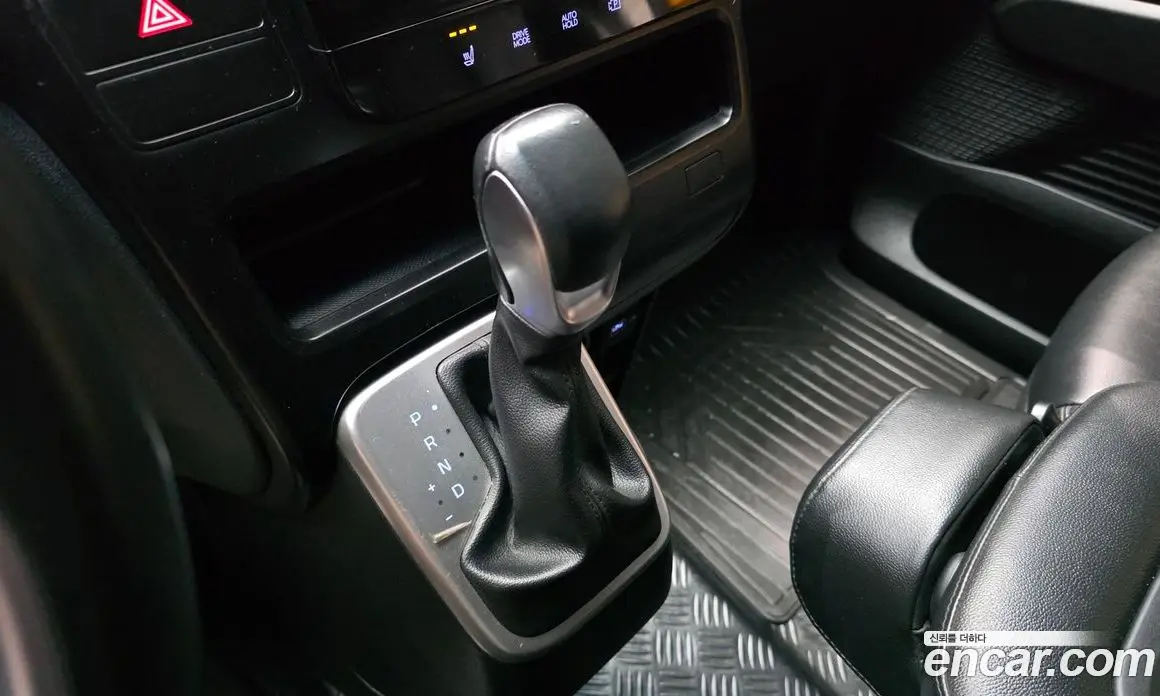 Hyundai Staria 2021 2.2 автомат (гидро), фото 12