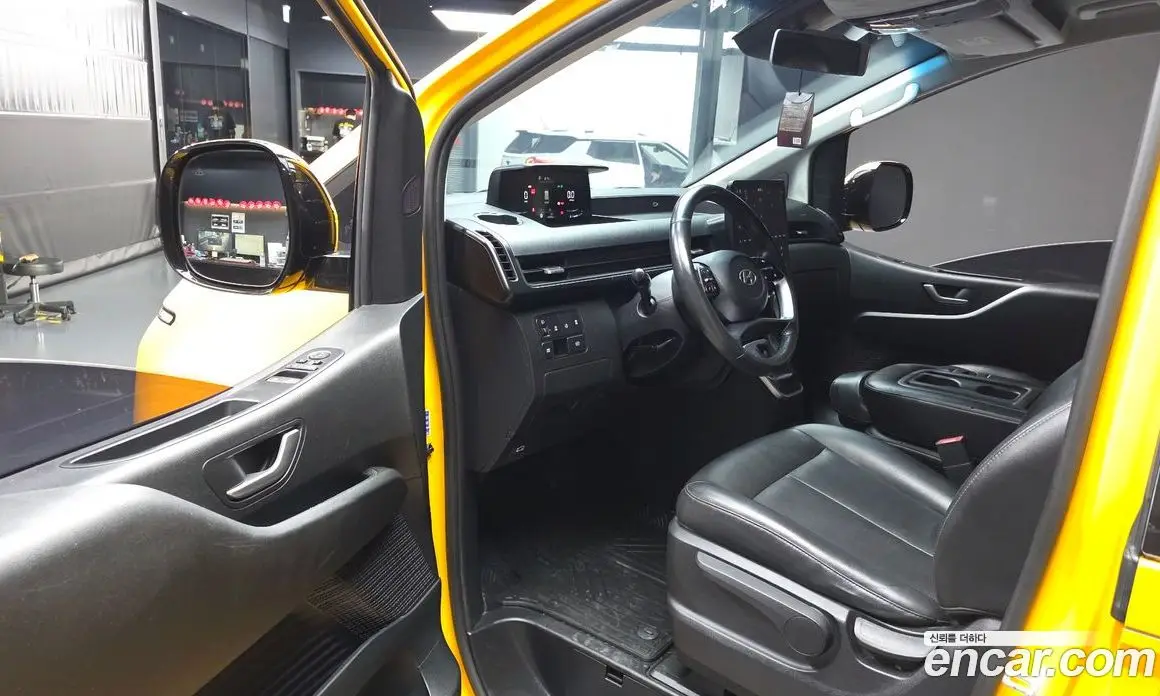Hyundai Staria 2021 2.2 автомат (гидро), фото 13