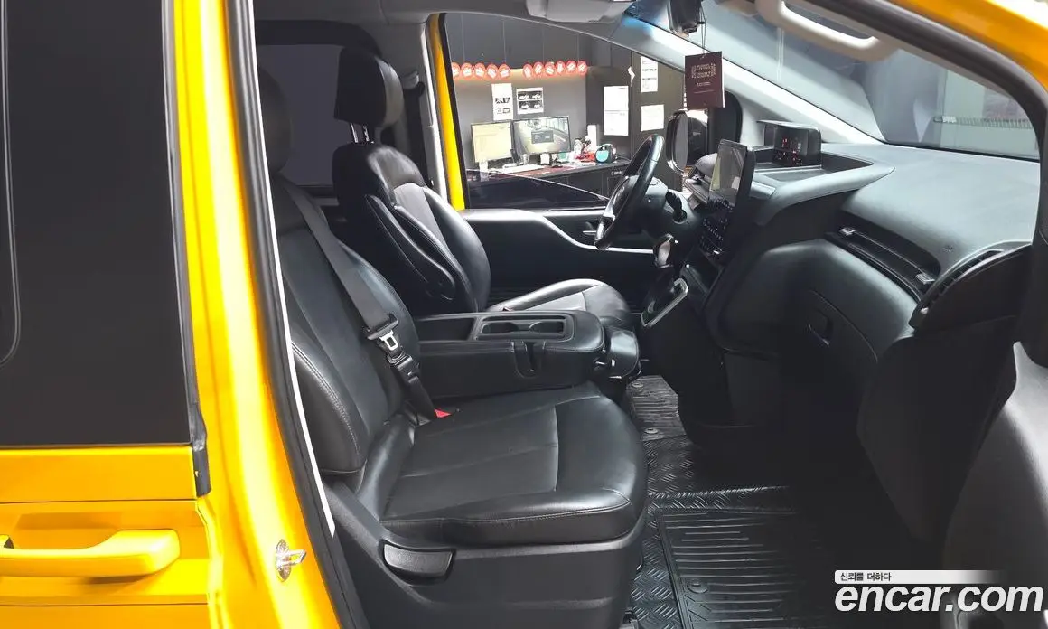 Hyundai Staria 2021 2.2 автомат (гидро), фото 17