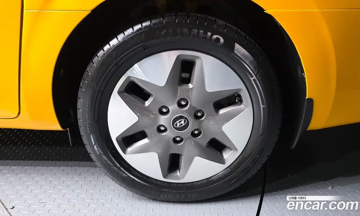 Hyundai Staria 2021 2.2 автомат (гидро), фото 5