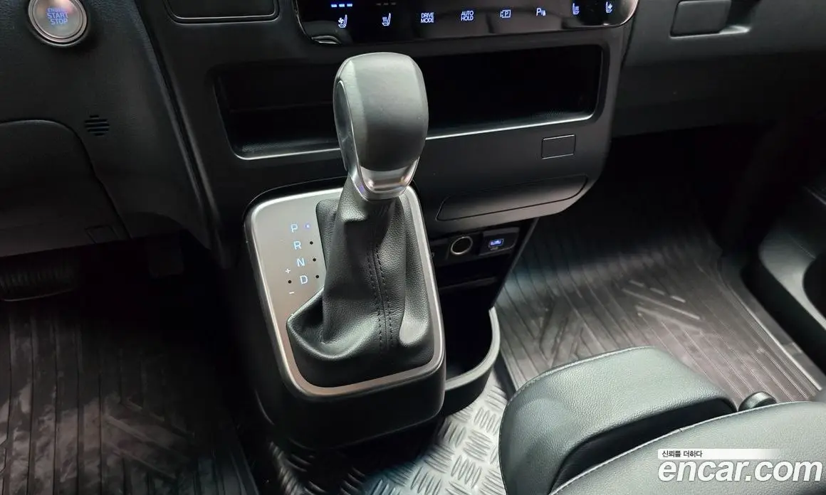 Hyundai Staria 2025 2.2 автомат (гидро), фото 12