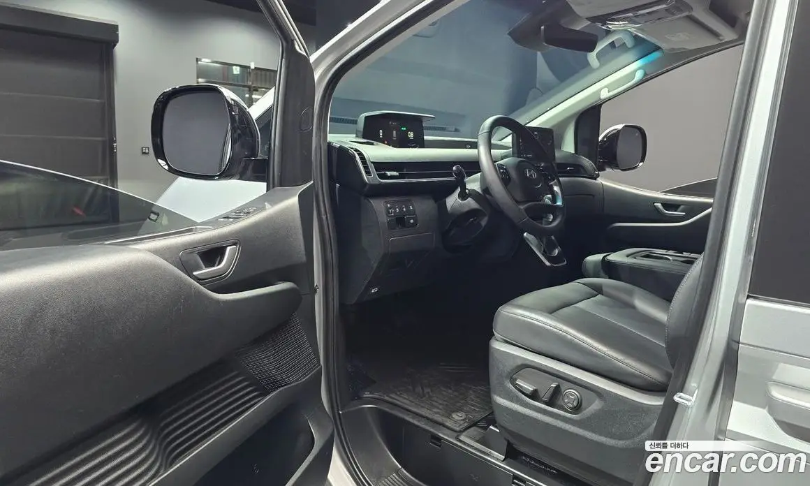 Hyundai Staria 2025 2.2 автомат (гидро), фото 13