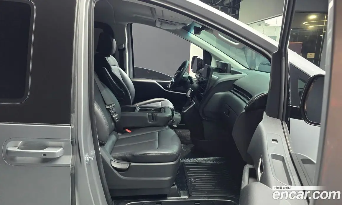 Hyundai Staria 2025 2.2 автомат (гидро), фото 17