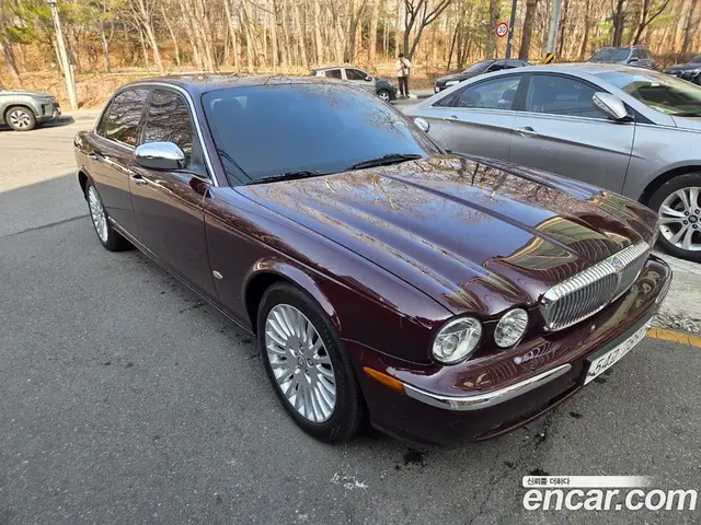 Jaguar Daimler 2007 4.2 автомат (гидро), миниатюра 1 Jaguar Daimler 2007 4.2 автомат (гидро), миниатюра 1