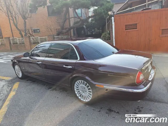 Jaguar Daimler 2007 4.2 автомат (гидро), миниатюра 2 Jaguar Daimler 2007 4.2 автомат (гидро), миниатюра 2