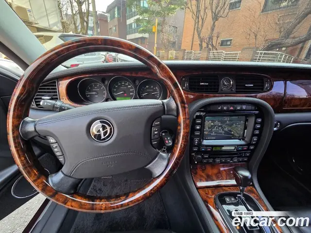 Jaguar Daimler 2007 4.2 автомат (гидро), миниатюра 6 Jaguar Daimler 2007 4.2 автомат (гидро), миниатюра 6