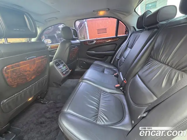 Jaguar Daimler 2007 4.2 автомат (гидро), миниатюра 9 Jaguar Daimler 2007 4.2 автомат (гидро), миниатюра 9