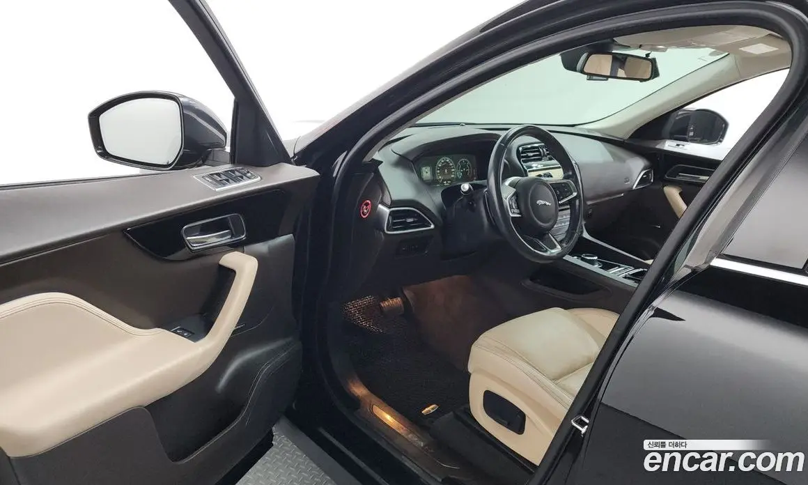 Jaguar F-Pace 2018 2.0 автомат (гидро), фото 13 Jaguar F-Pace 2018 2.0 автомат (гидро), фото 13
